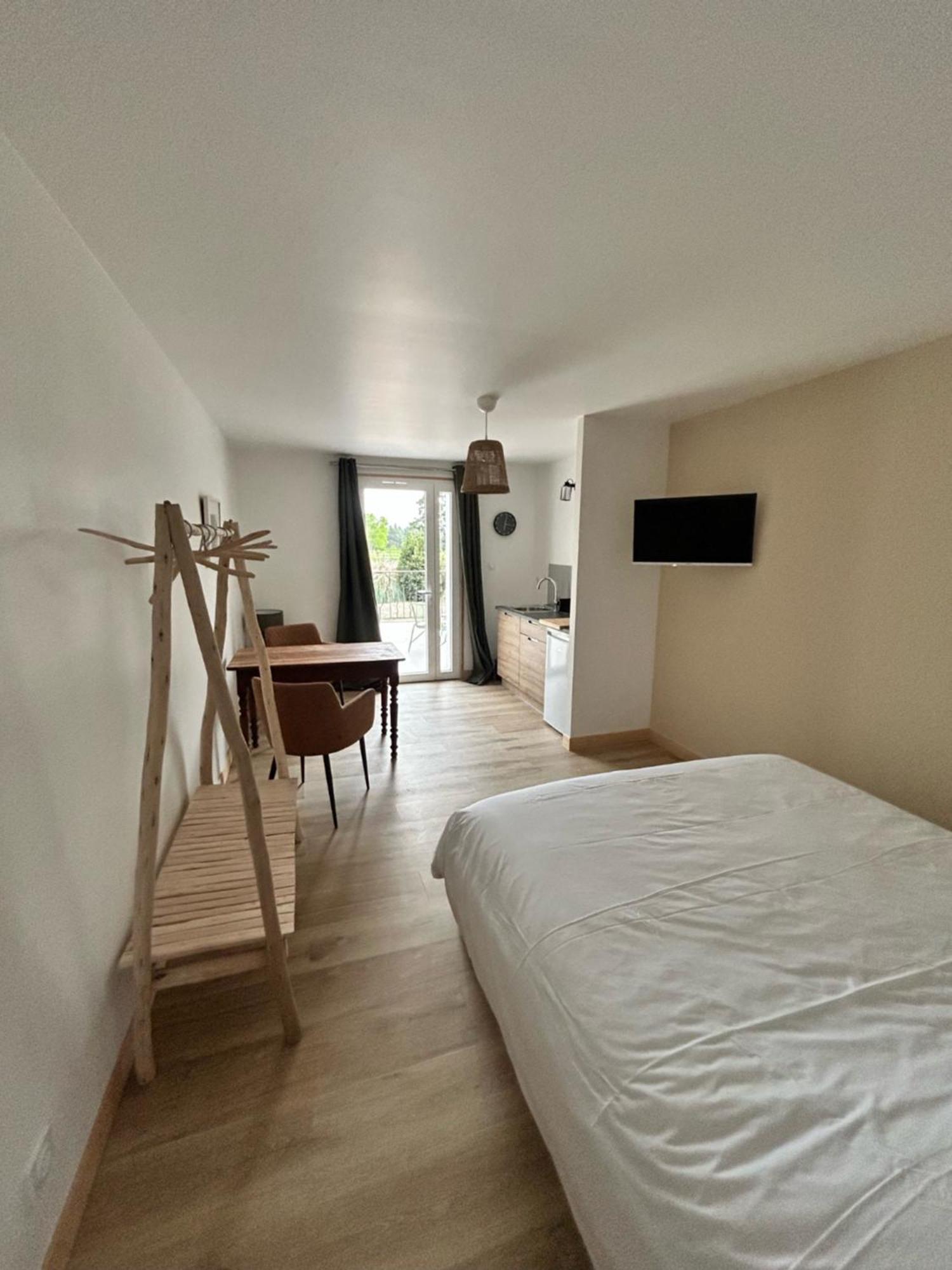 Bed and Breakfast La Capucelle Caderousse Exterior foto